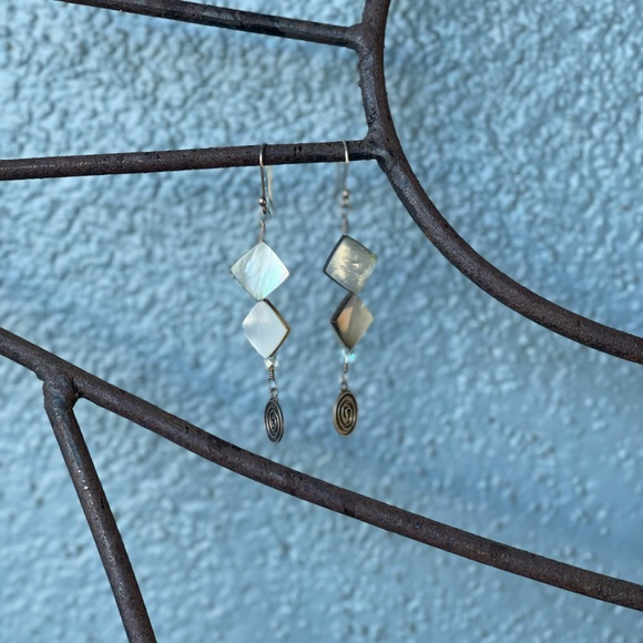 Mother of pearl earrings - Picture 3 of 7